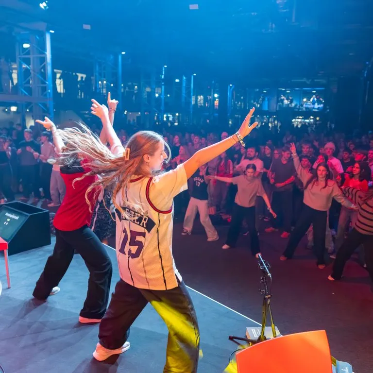 Action_1200x800_©REFINE_Festival