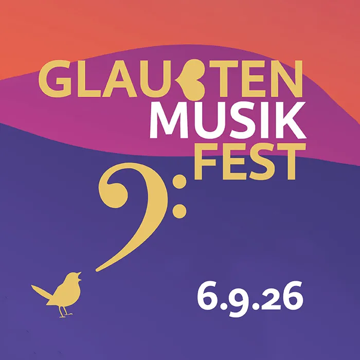 Gelber Schriftzug «Glaubten Musik Fest», Notenschlüssel, gelber Vogel, Datum 6.9.26, bunter Hintergrund in Rot, Lila und Blau.
