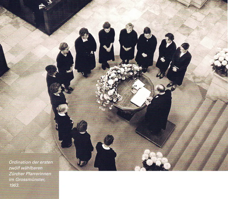 Ordination der ersten zwölf wählbaren Zürcher Pfarrerinnen im Grossmünster, 1963