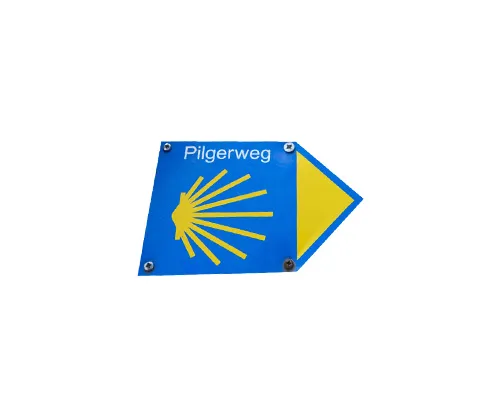 Blaues Schild mit gelber Jakobsmuschel und Pfeil, darauf steht «Pilgerweg». Symbol für den Jakobsweg.