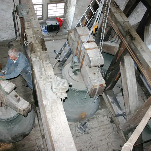 wir_geschichte_b800_glocke2006